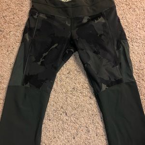 Lululemon knee length leggings size 6